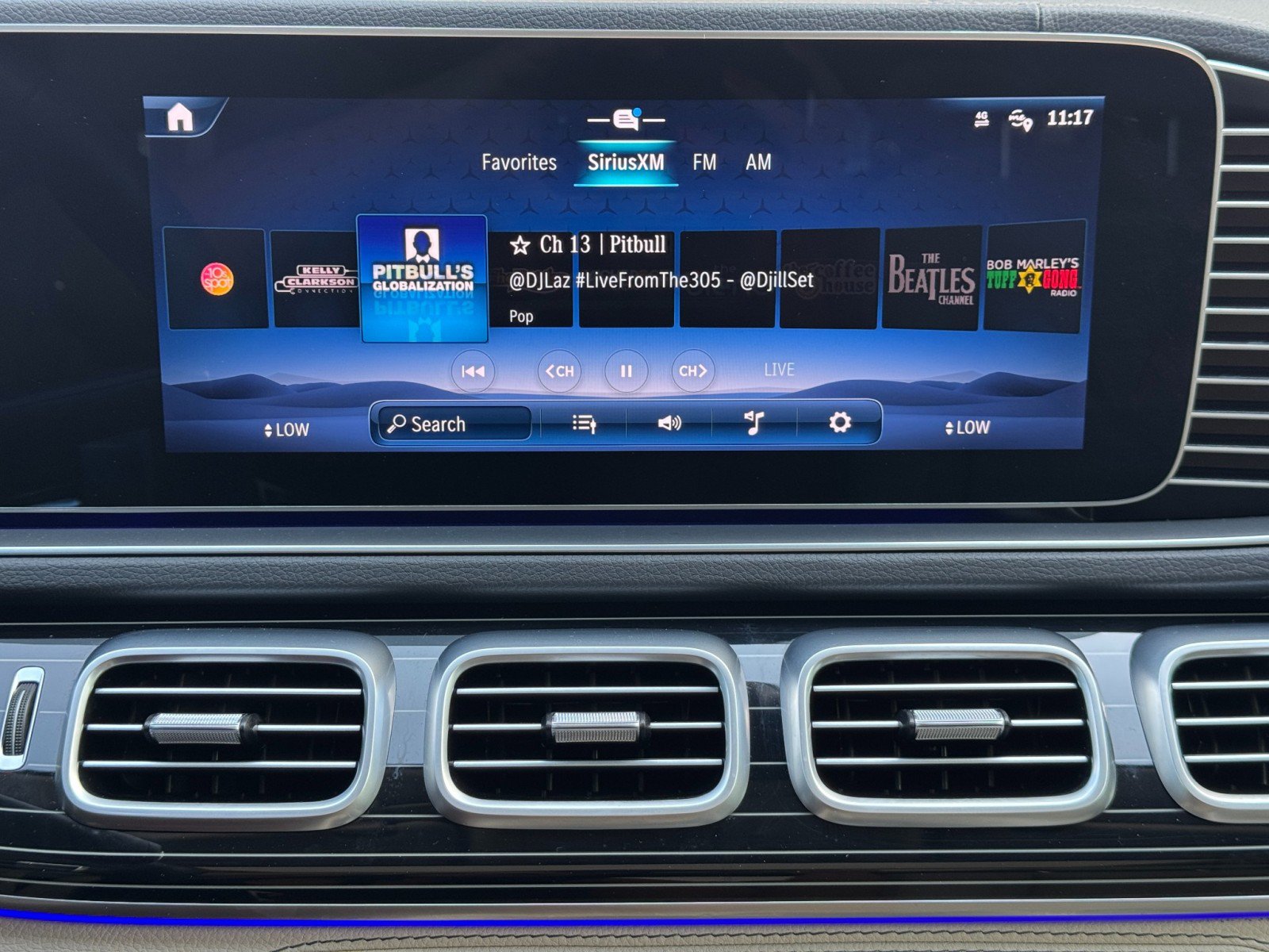 Used 2024 Mercedes-Benz GLS 580 4MATIC image 27