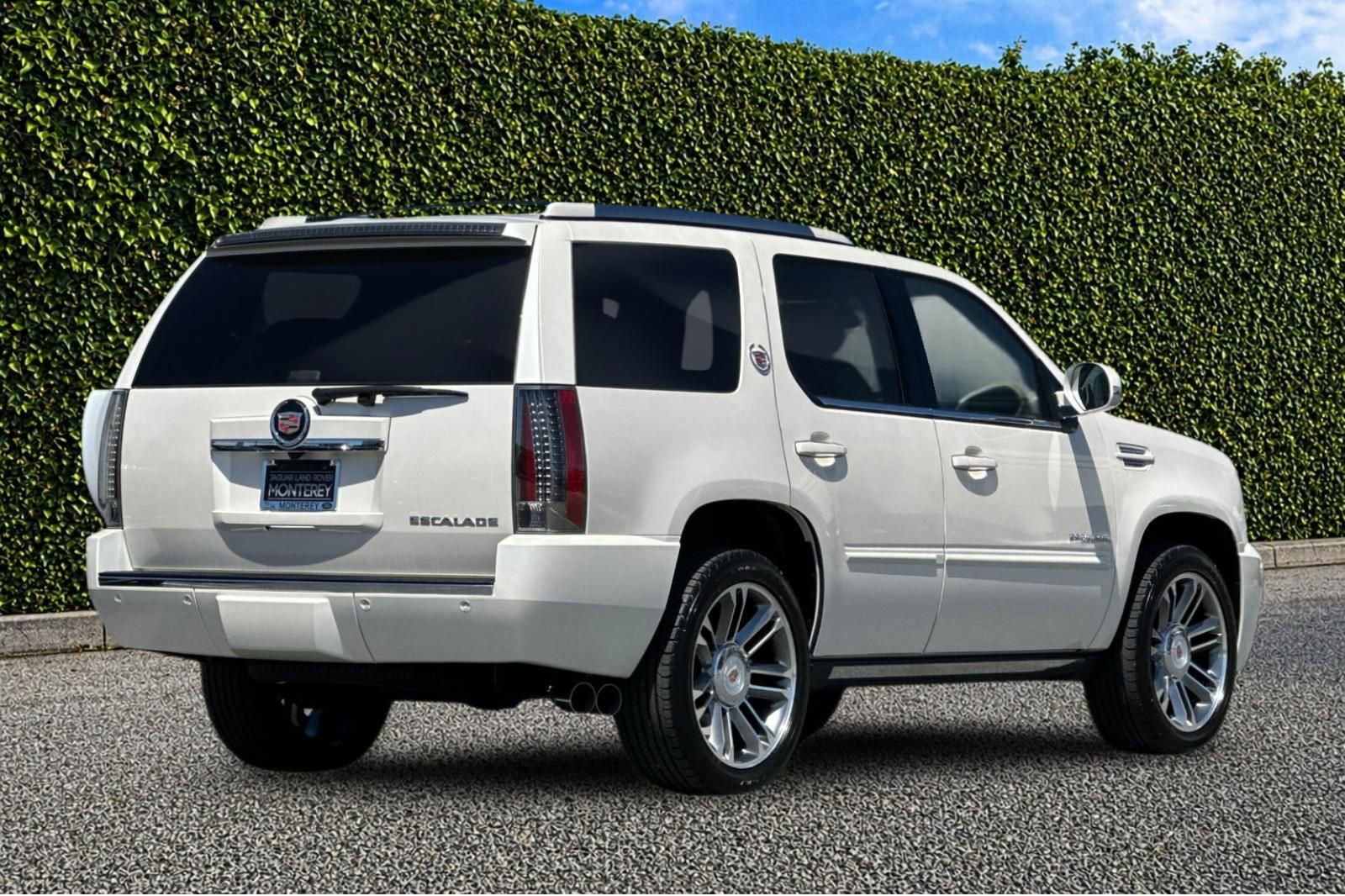 Used 2013 Cadillac Escalade Premium AWD/4WD image 4