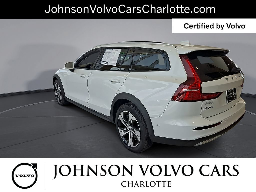Certified 2025 Volvo V60 B5 Cross Country Plus AWD/4WD image 28