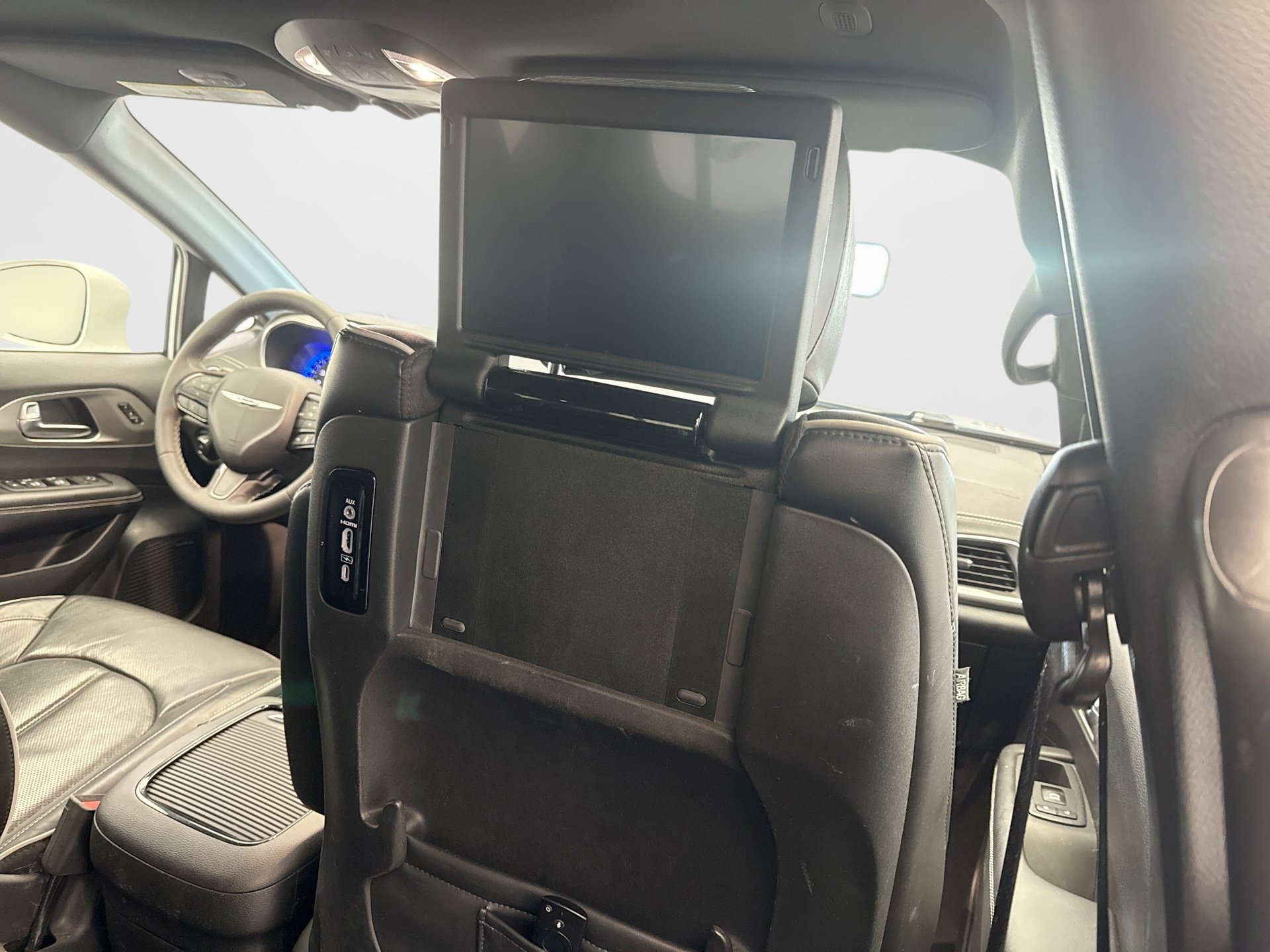 Used 2022 Chrysler Pacifica Limited w/ Uconnect Theater Family Group AWD/4WD image 21
