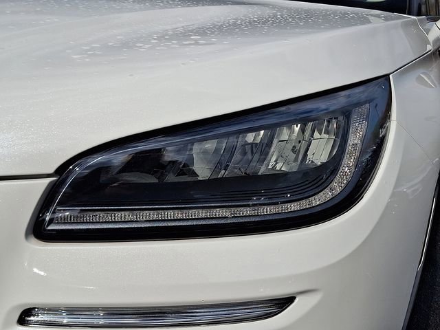Used 2021 Lincoln Corsair AWD w/ Premium Package image 9