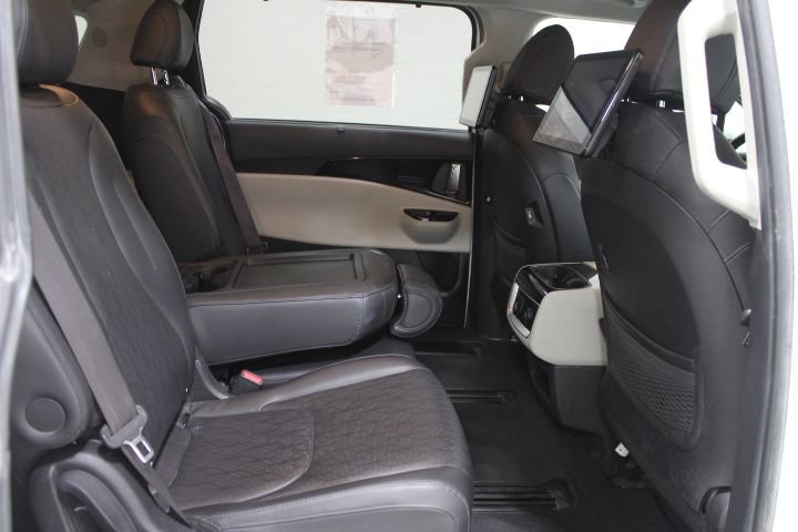Used 2022 Kia Carnival SX image 27