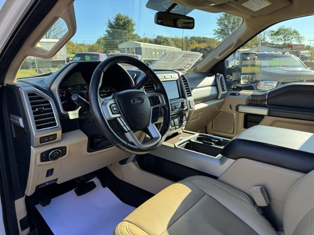 Used 2017 Ford F250 Lariat w/ Chrome Package image 9