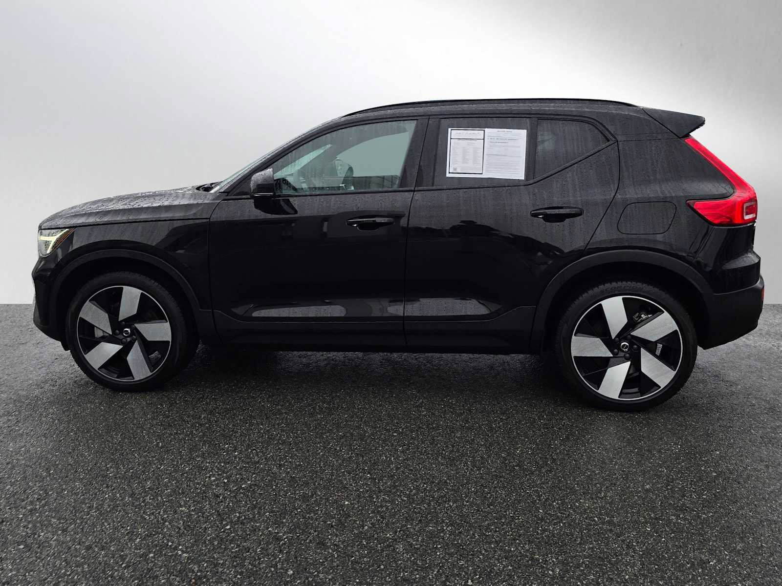 Used 2023 Volvo XC40 Recharge Ultimate w/ Protection Package Premier image 6