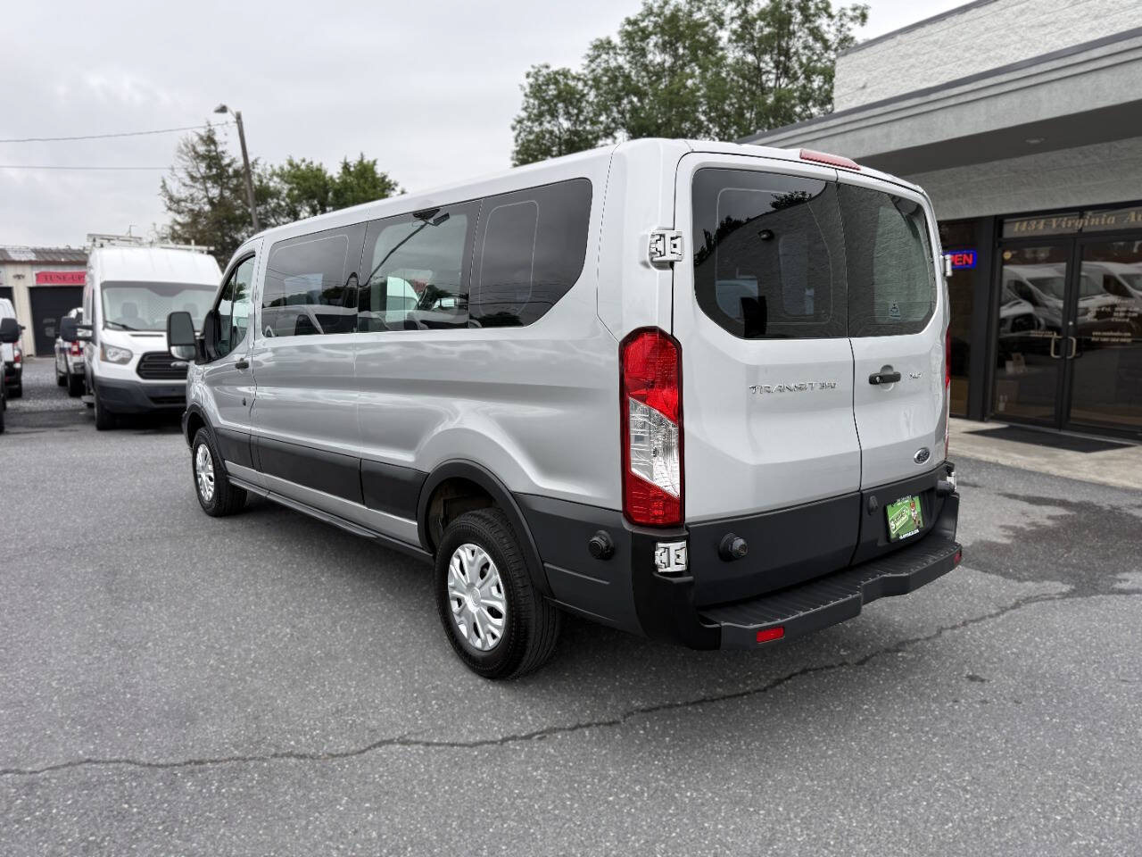 Used 2018 Ford Transit 350 XLT RWD image 2