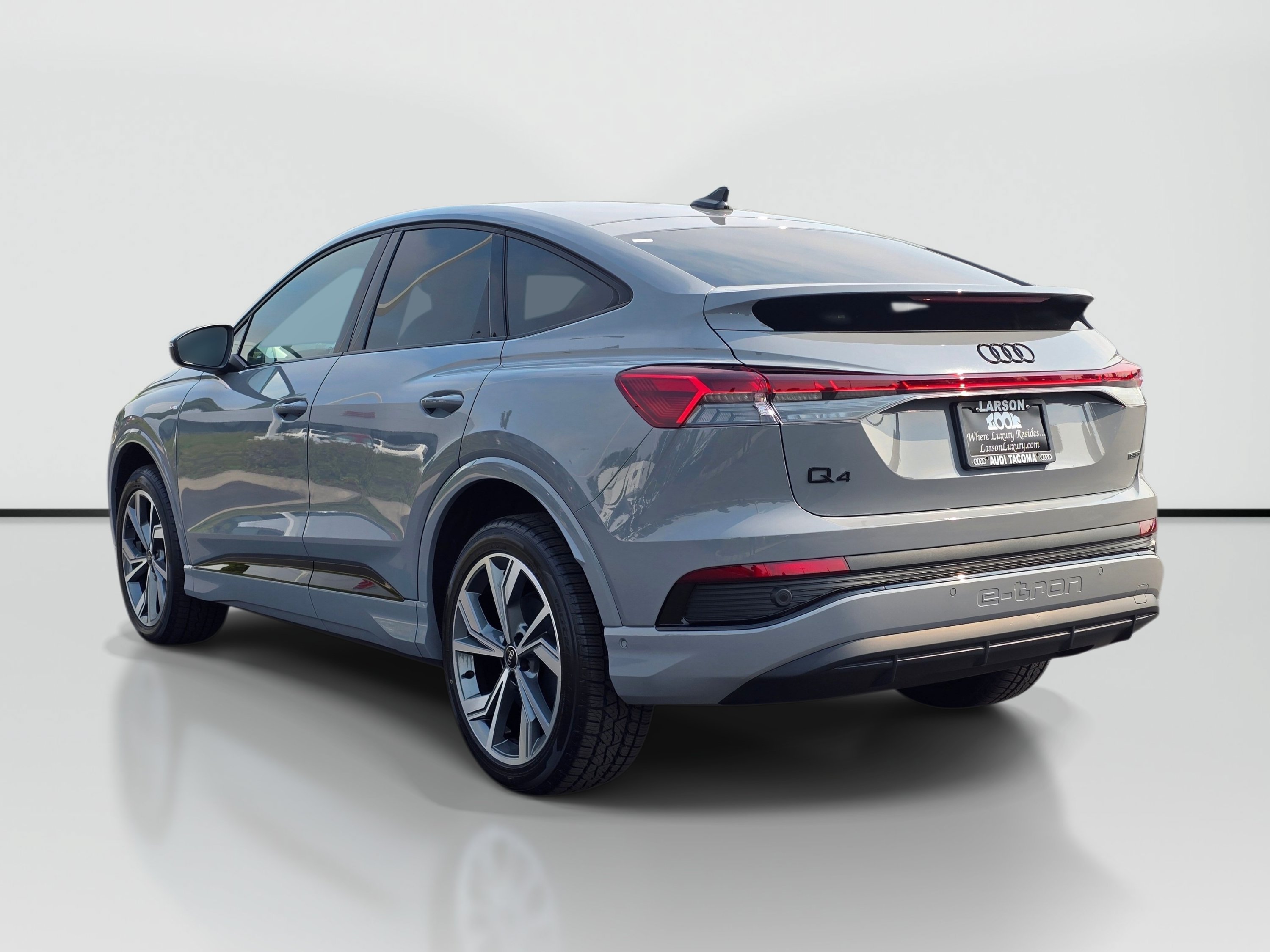 Used 2023 Audi Q4 e-tron Premium Plus w/ Premium Plus AWD/4WD image 3