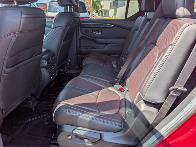 Used 2025 Honda Pilot Black Edition image 16