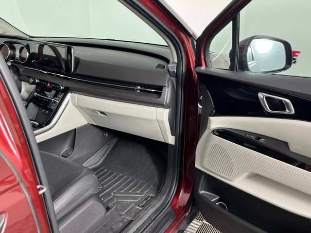 Used 2024 Kia Carnival EX FWD image 33