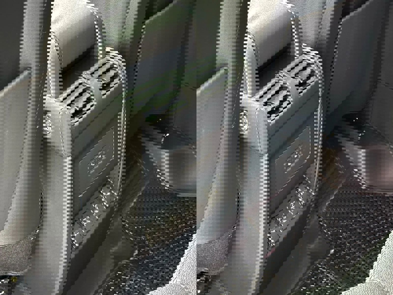 Used 2022 Land Rover Defender 110 S image 46