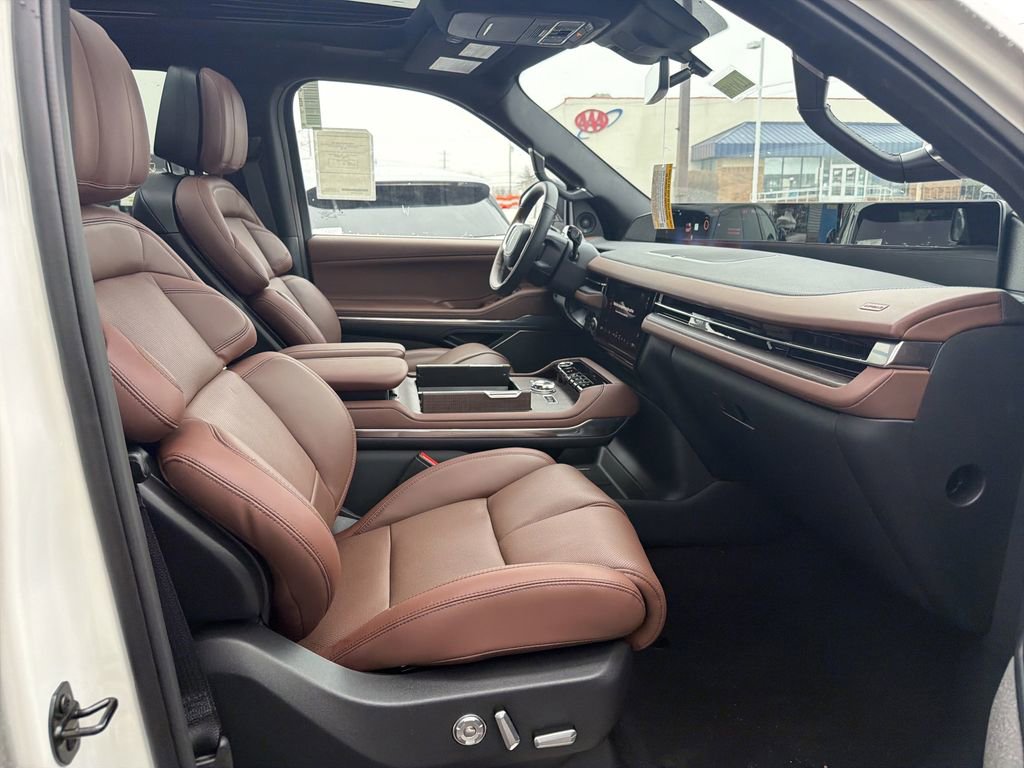 New 2026 Lincoln Navigator L Reserve image 7