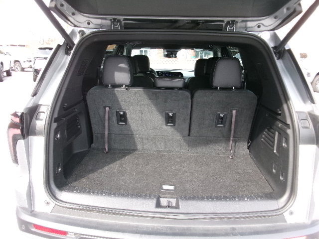 Used 2025 Chevrolet Traverse LT image 14