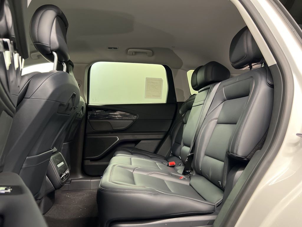 New 2026 Lincoln Nautilus Premier AWD/4WD image 32