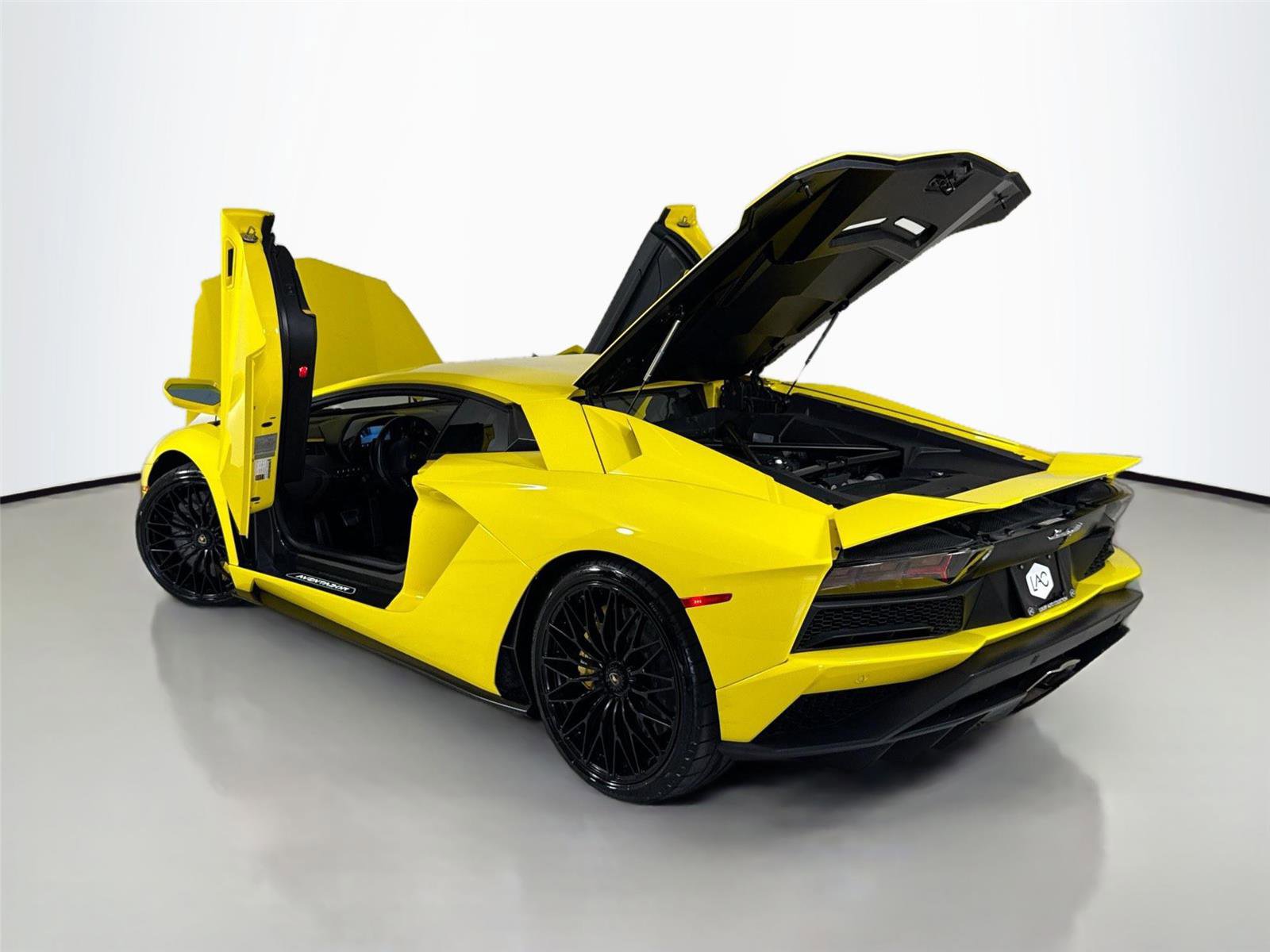 Used 2018 Lamborghini Aventador S AWD/4WD image 38