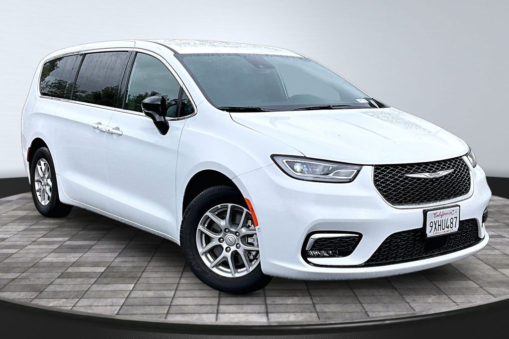 Used 2026 Chrysler Pacifica Select FWD image 36