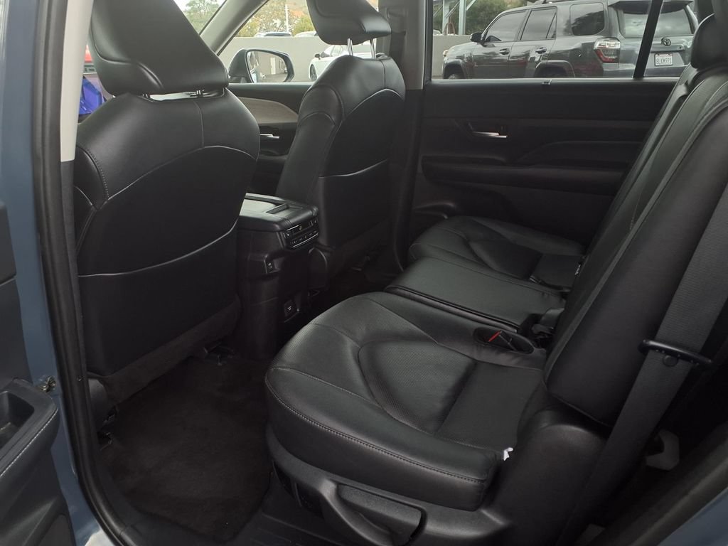 Certified 2024 Toyota Grand Highlander AWD image 20