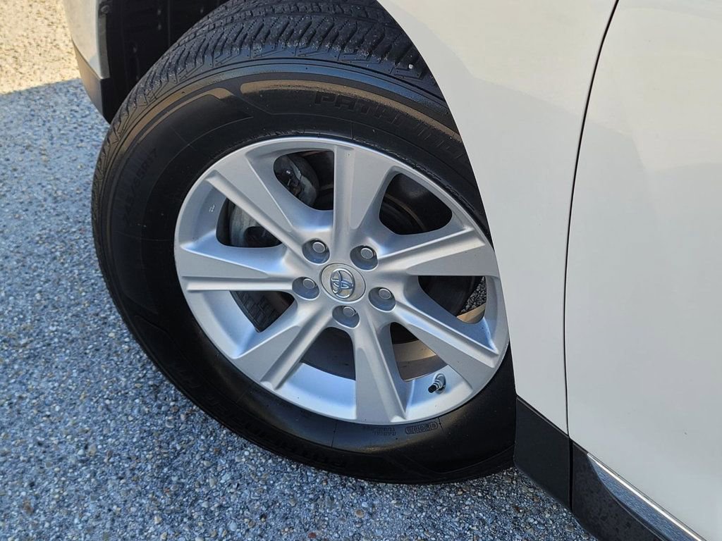 Used 2011 Toyota Highlander SE w/ Tow Pkg FWD image 30