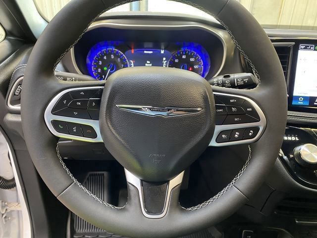 Used 2026 Chrysler Pacifica Select AWD/4WD image 33