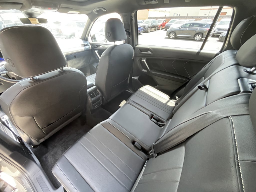 Used 2023 Volkswagen Tiguan SE R-Line image 18