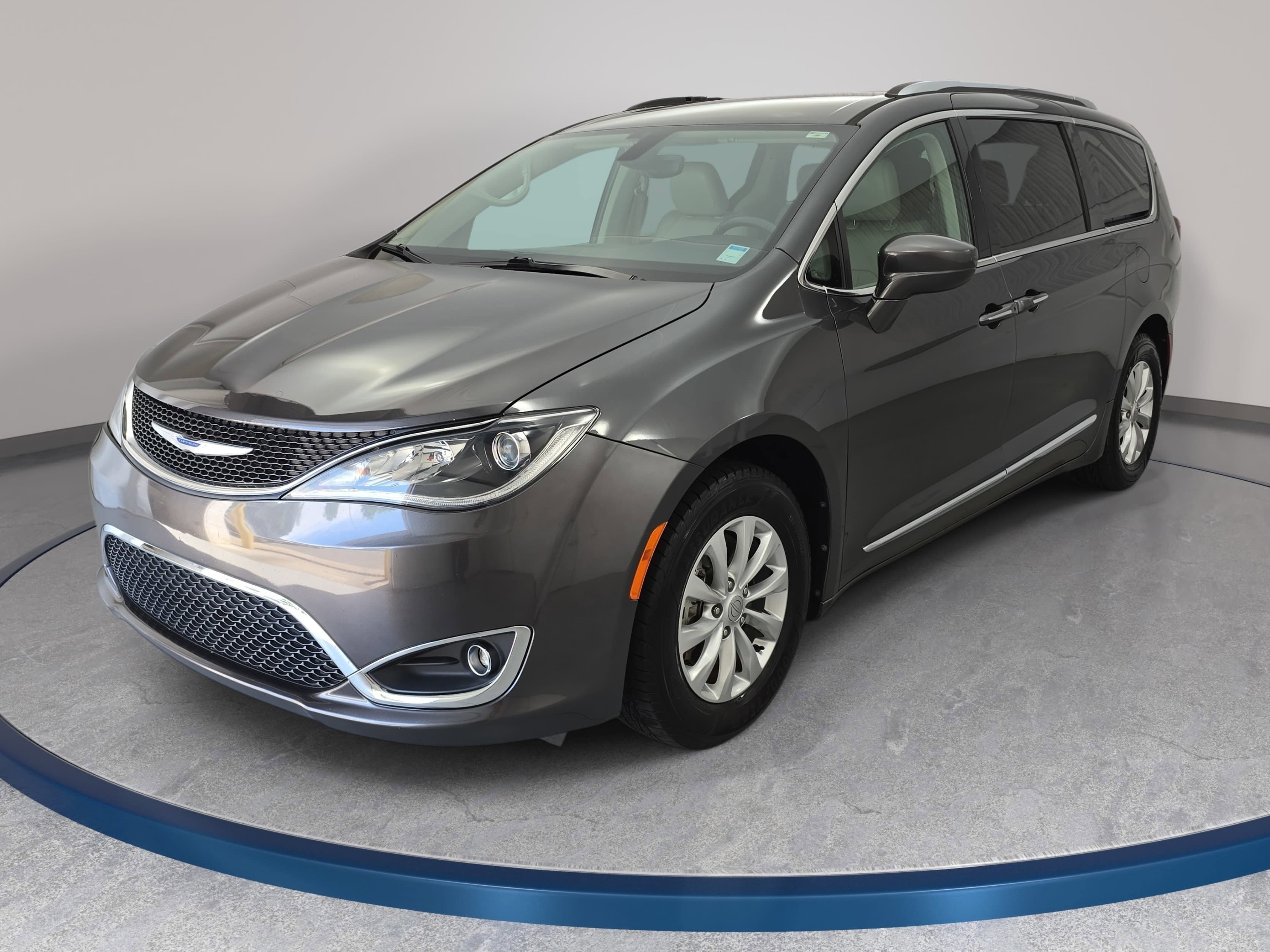 Used 2018 Chrysler Pacifica Touring-L image 1