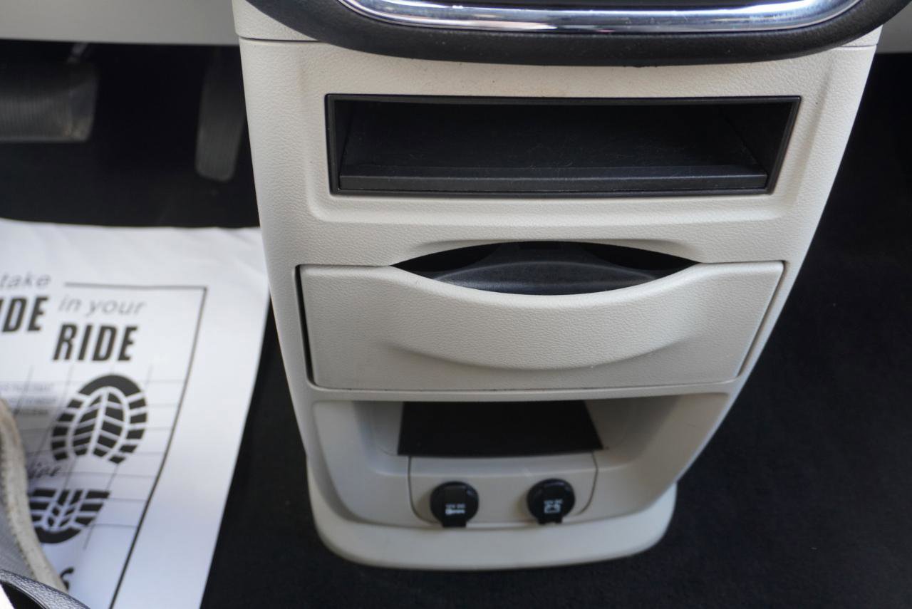 Used 2014 Dodge Grand Caravan SE FWD image 14