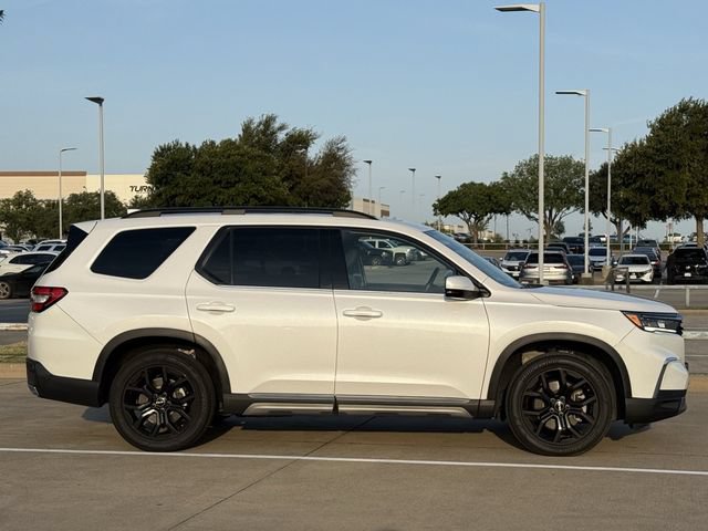 Used 2025 Honda Pilot Touring image 3