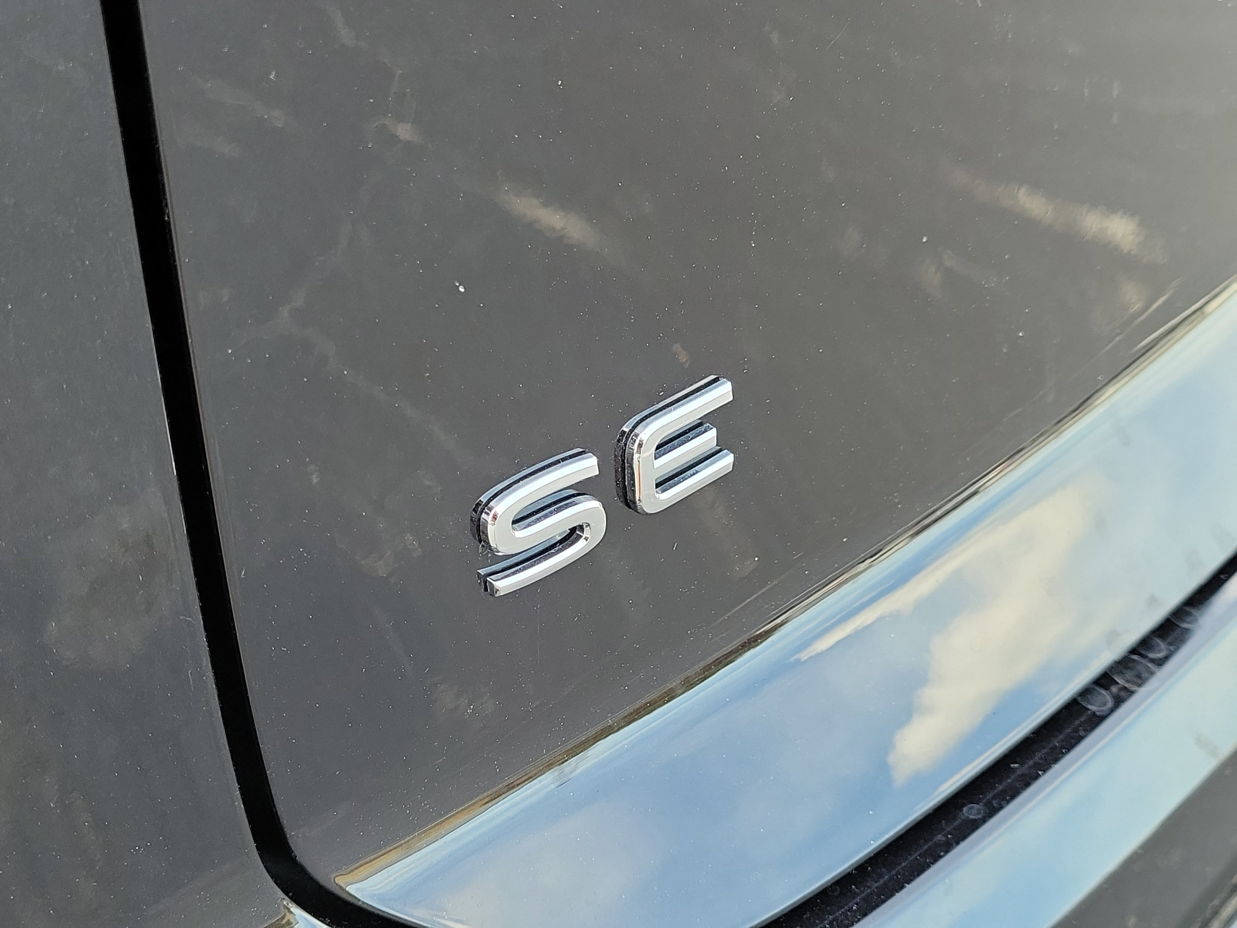 Used 2024 Volkswagen Atlas Cross Sport SE image 5