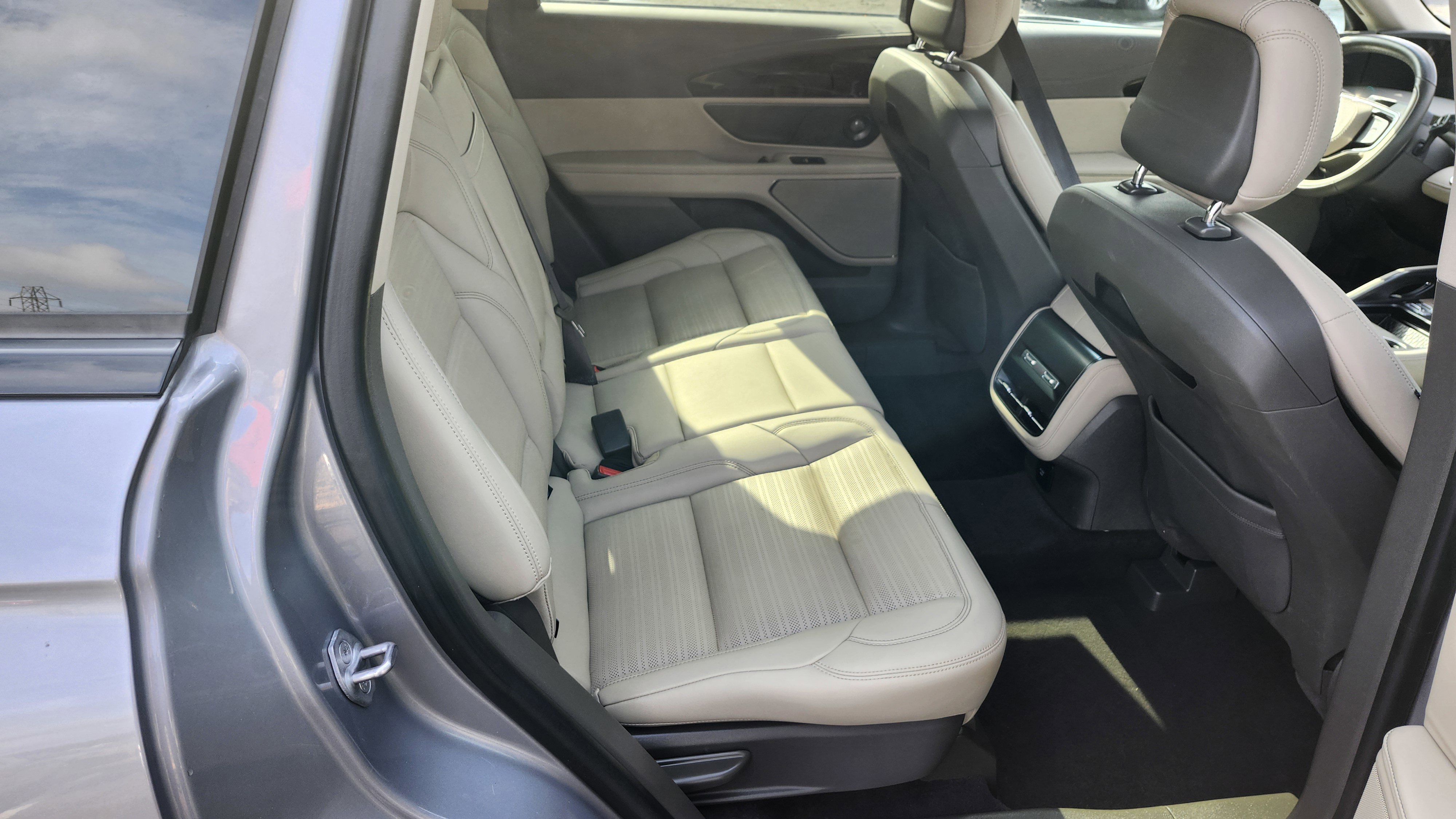 Used 2024 Lincoln Nautilus Reserve w/ Equipment Group 202A image 19