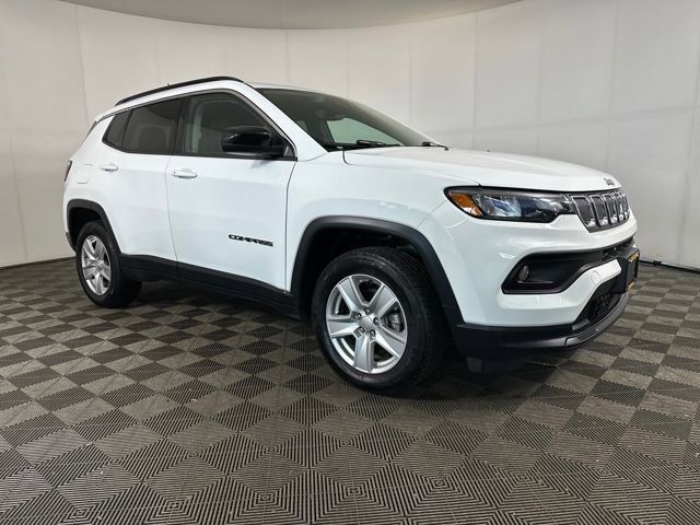Used 2022 Jeep Compass Latitude w/ Convenience Group AWD/4WD image 2