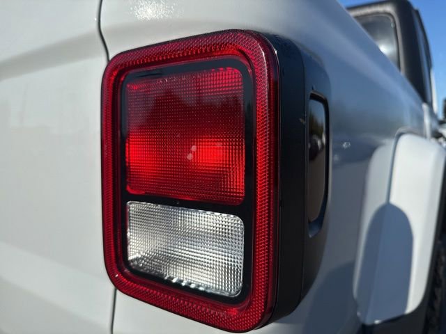 Used 2023 Jeep Gladiator Sport AWD/4WD image 13