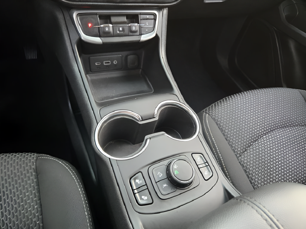 Used 2024 GMC Terrain SLE w/ Driver Convenience Package FWD image 18