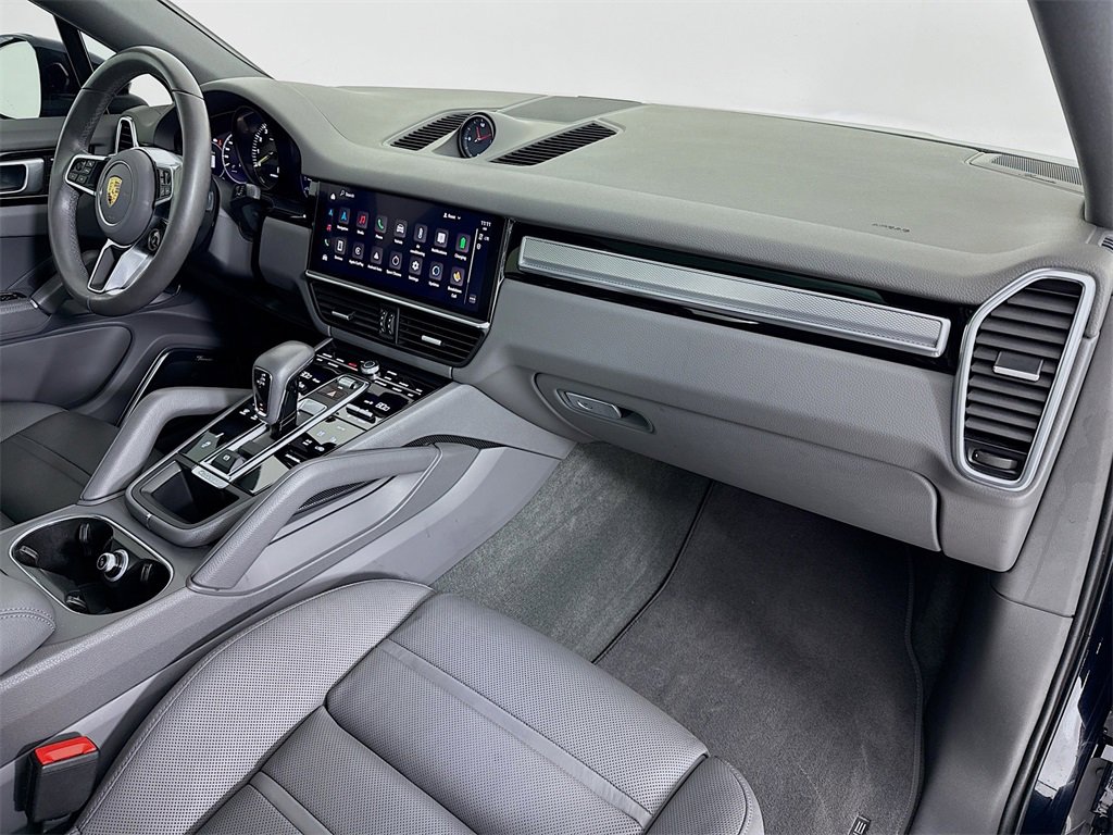 Certified 2023 Porsche Cayenne Platinum Edition image 31