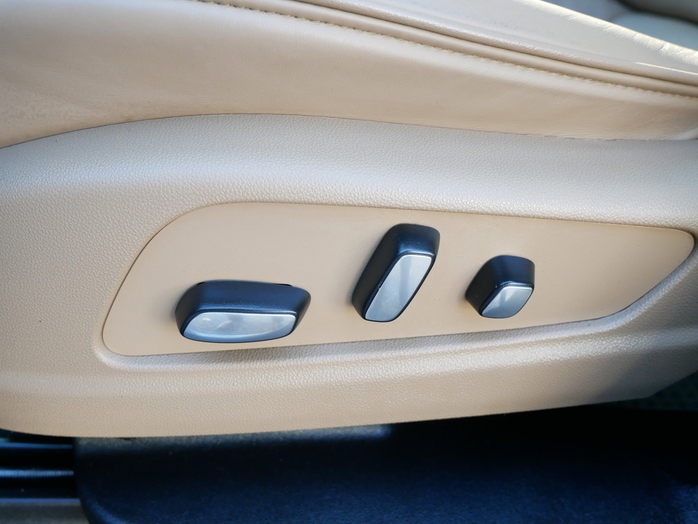 Used 2024 Cadillac XT6 Sport w/ Platinum Package image 16