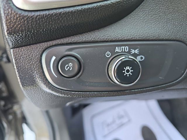 Used 2021 Chevrolet Trax LT w/ LT Convenience Package image 23