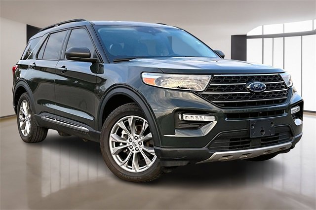 Used 2022 Ford Explorer XLT w/ Equipment Group 202A image 3