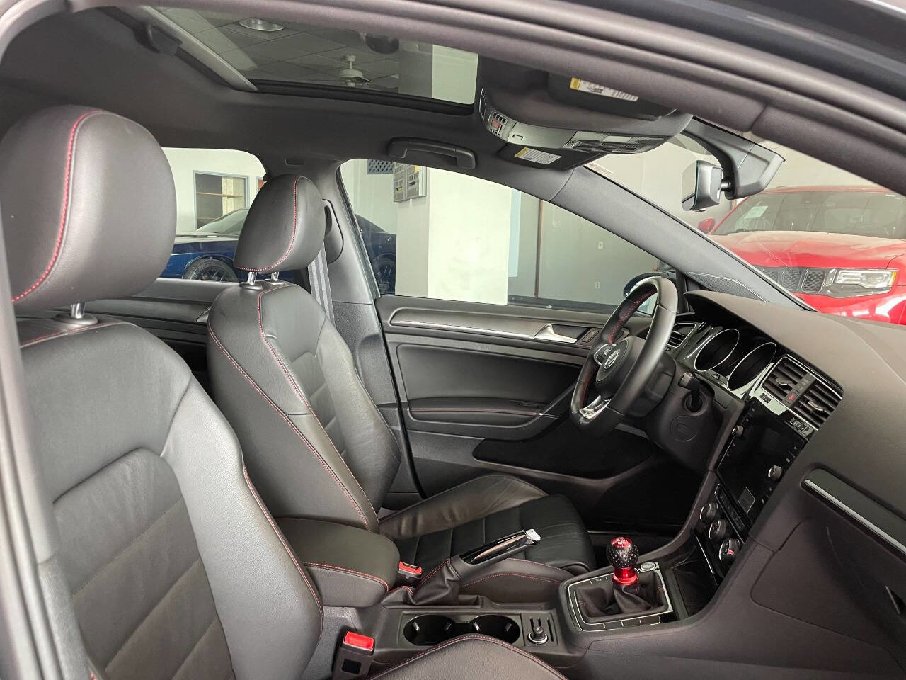 Used 2020 Volkswagen GTI SE image 27