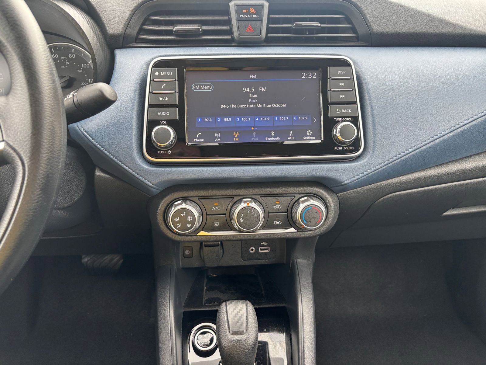 Used 2025 Nissan Versa SV image 17