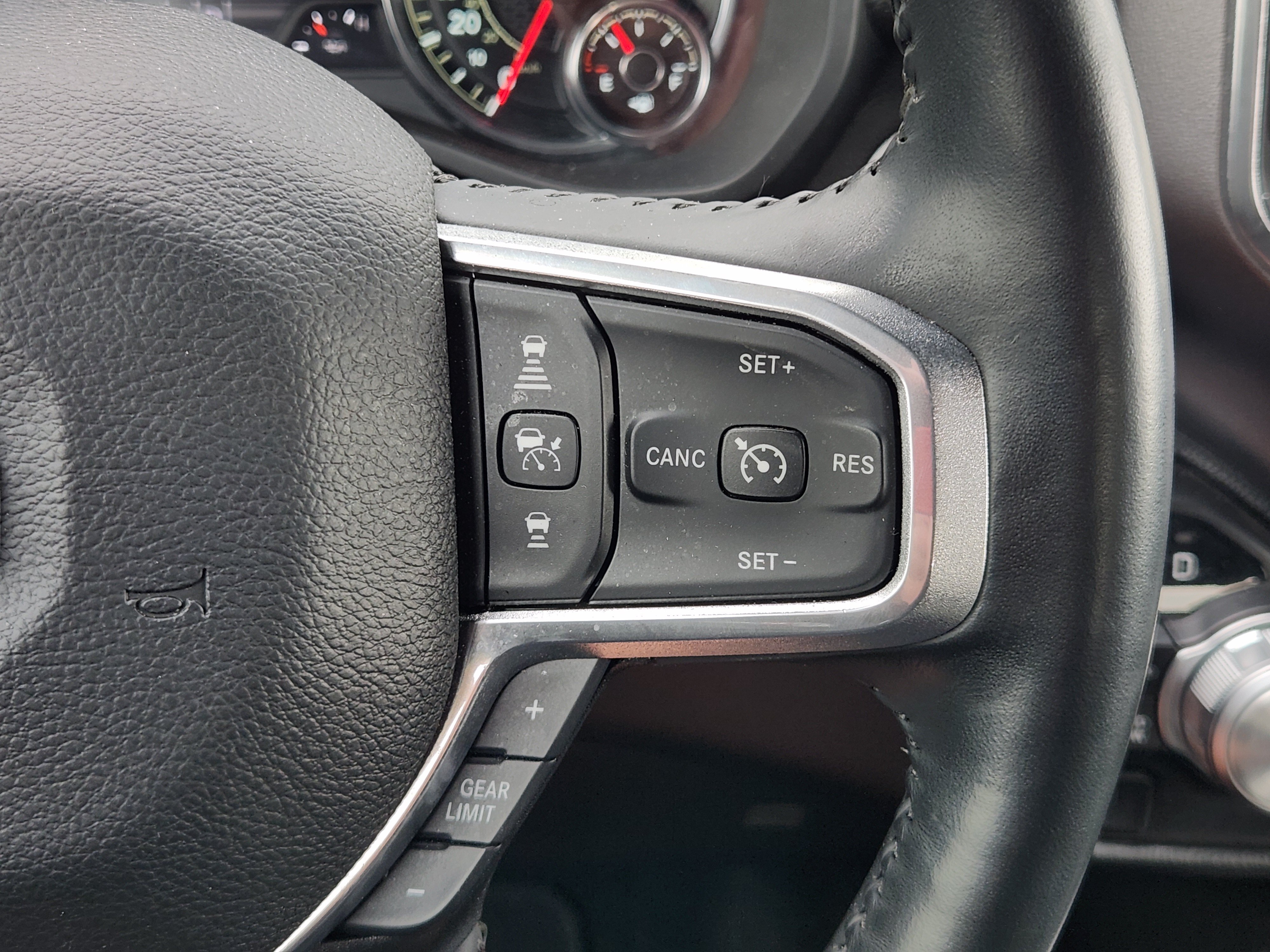 Used 2023 RAM 1500 Laramie AWD/4WD image 32