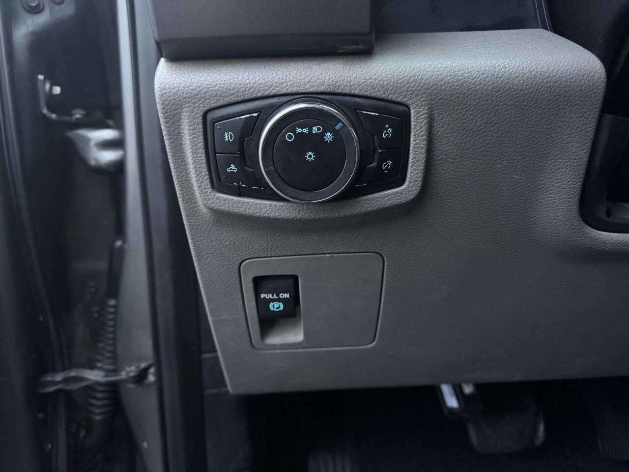 Used 2016 Ford F150 XLT w/ Trailer Tow Package image 14