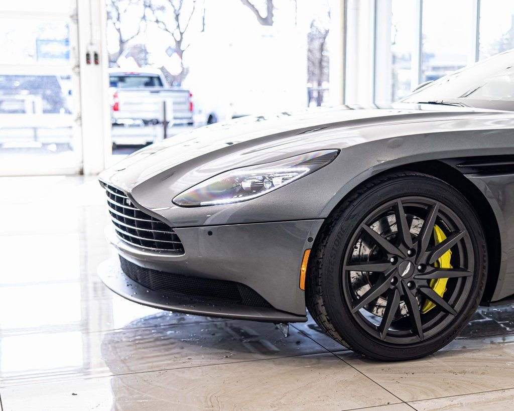 Used 2020 Aston Martin DB11 Coupe RWD image 4