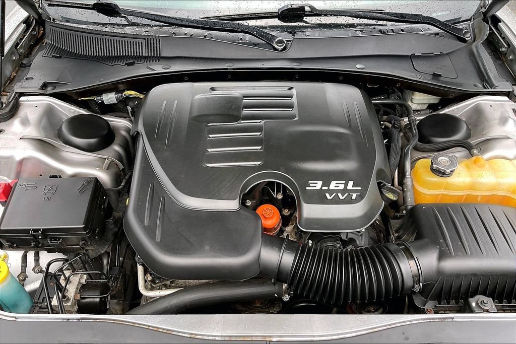 Used 2014 Dodge Charger SE RWD image 32