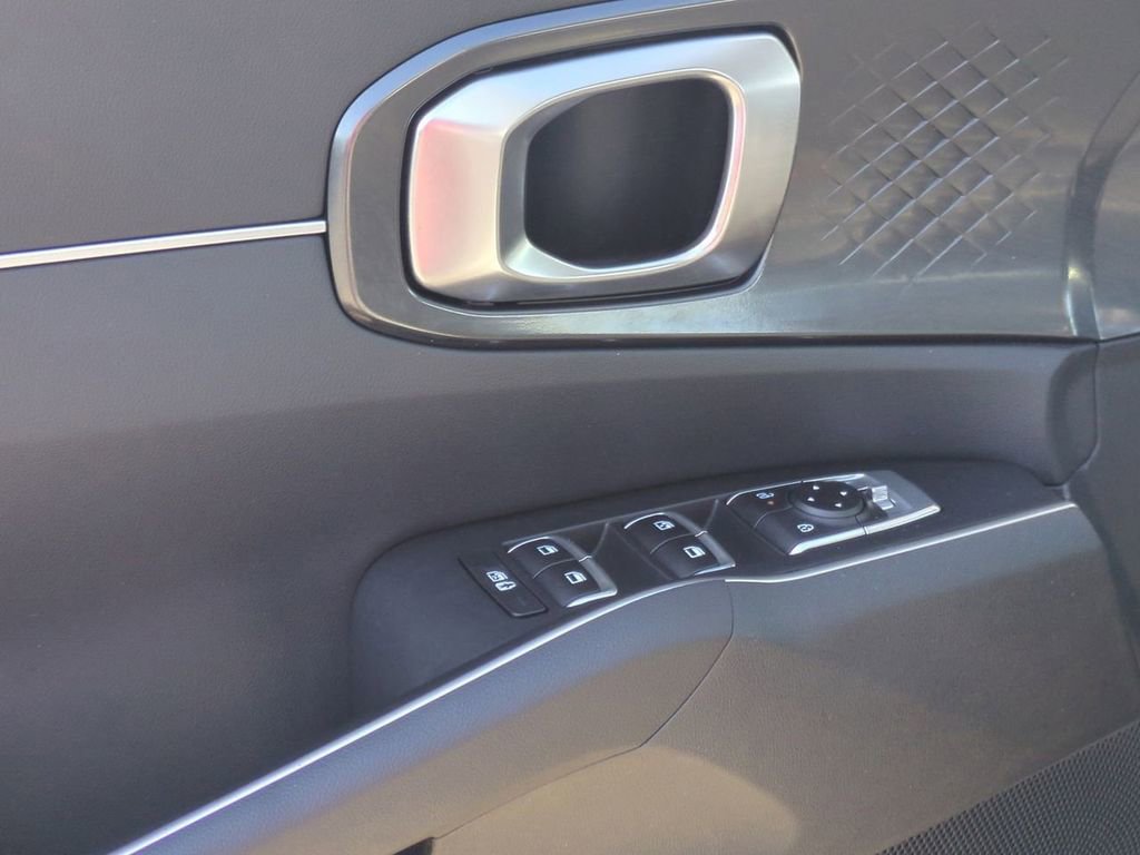 Certified 2025 Kia Sorento S image 23