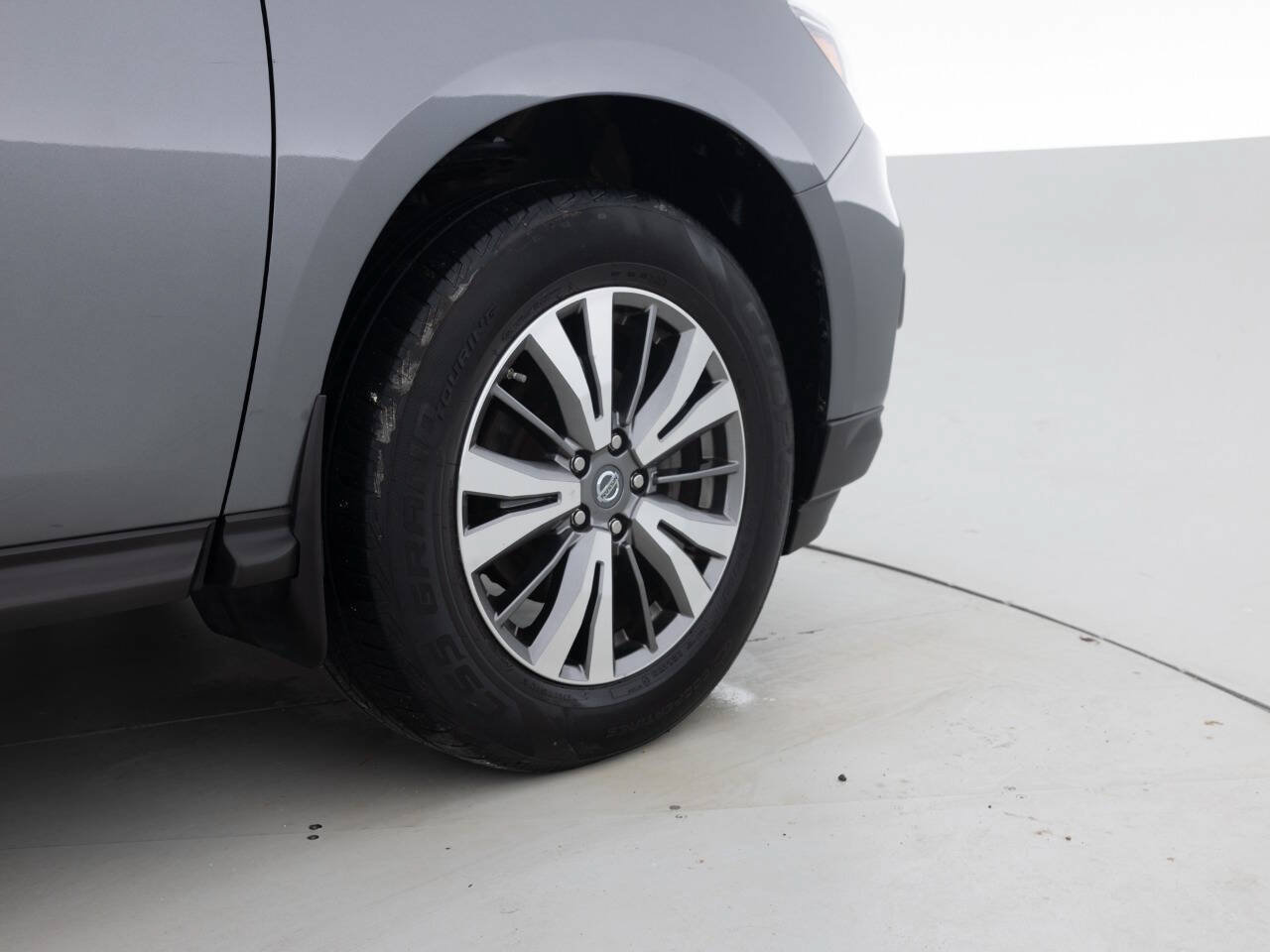 Used 2018 Nissan Pathfinder S AWD/4WD image 18
