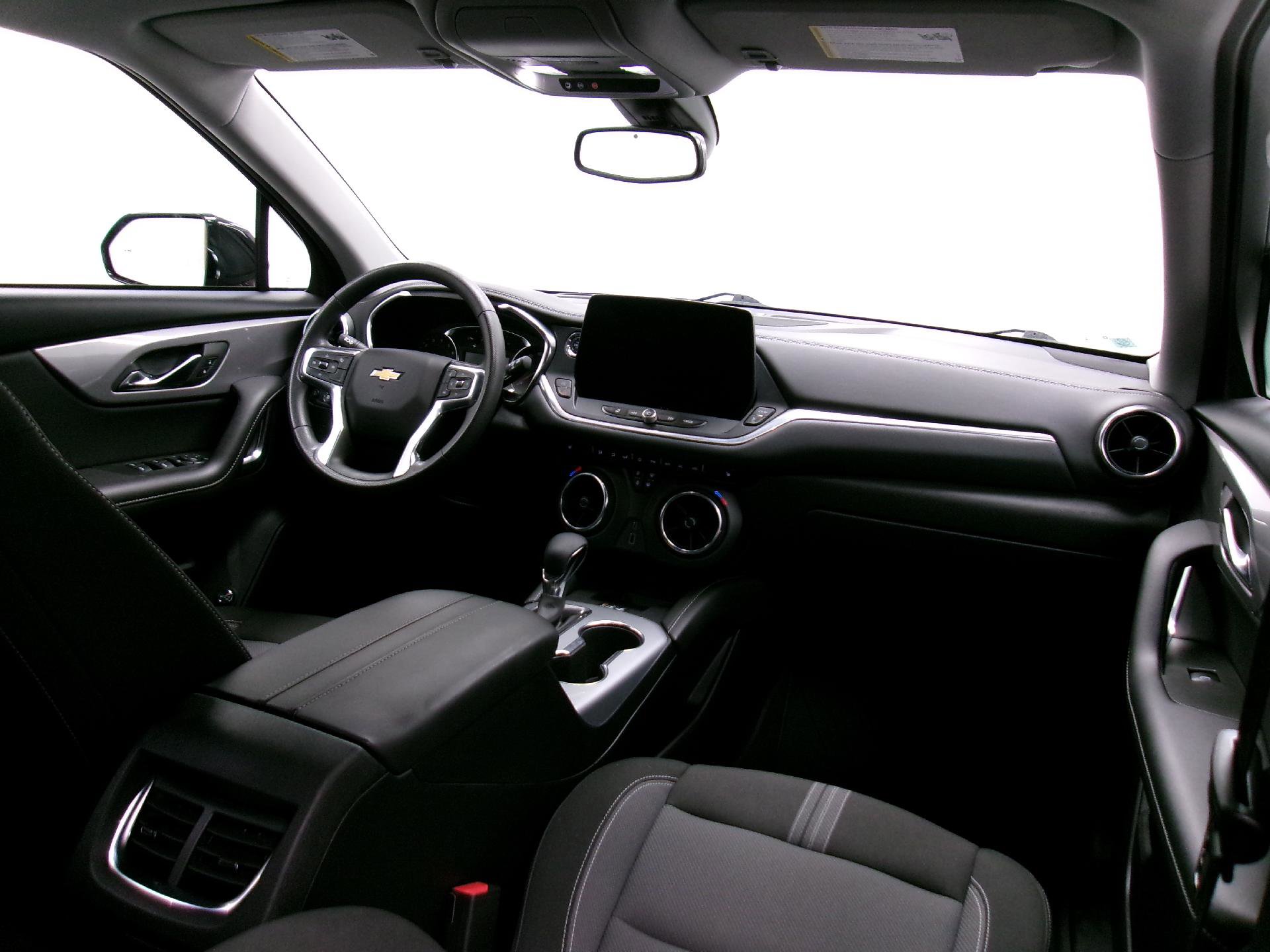 Certified 2024 Chevrolet Blazer LT w/ Convenience Package image 3