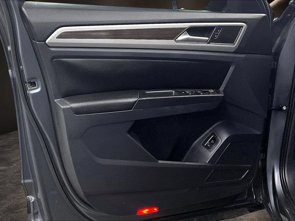 Used 2018 Volkswagen Atlas SEL FWD image 18