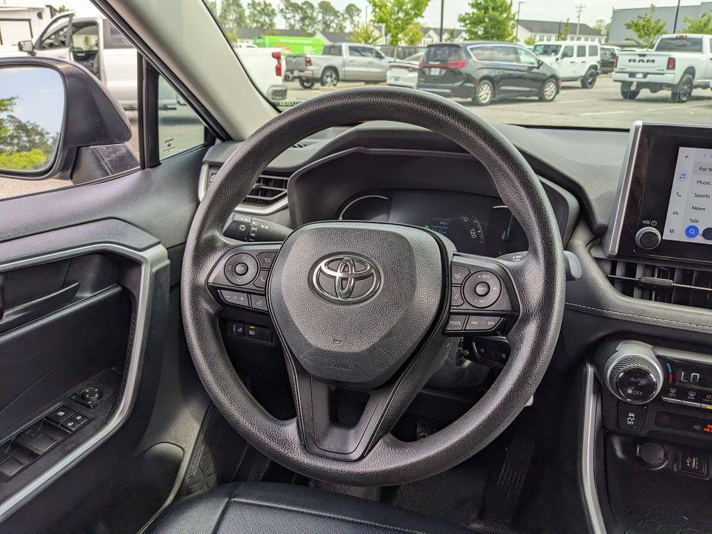 Used 2024 Toyota RAV4 LE AWD/4WD image 22
