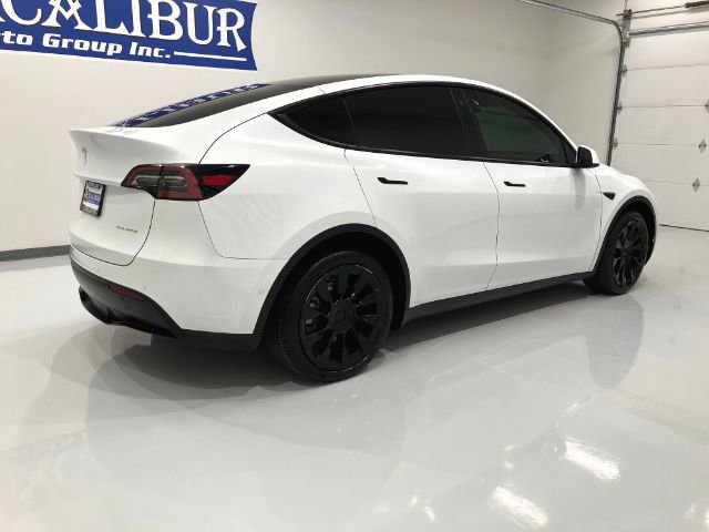 Used 2022 Tesla Model Y Long Range image 14