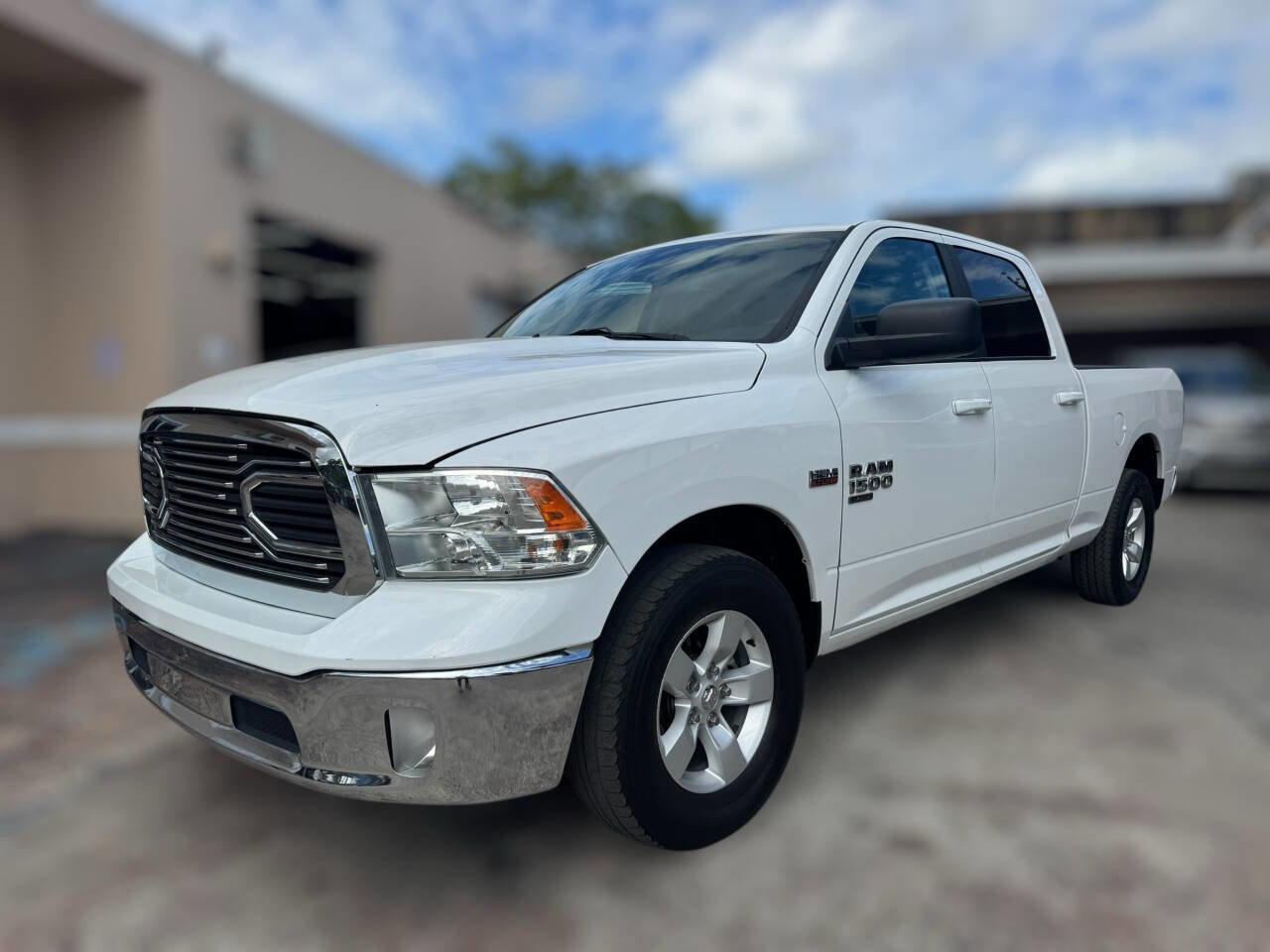 Used 2021 RAM 1500 Classic SLT image 4