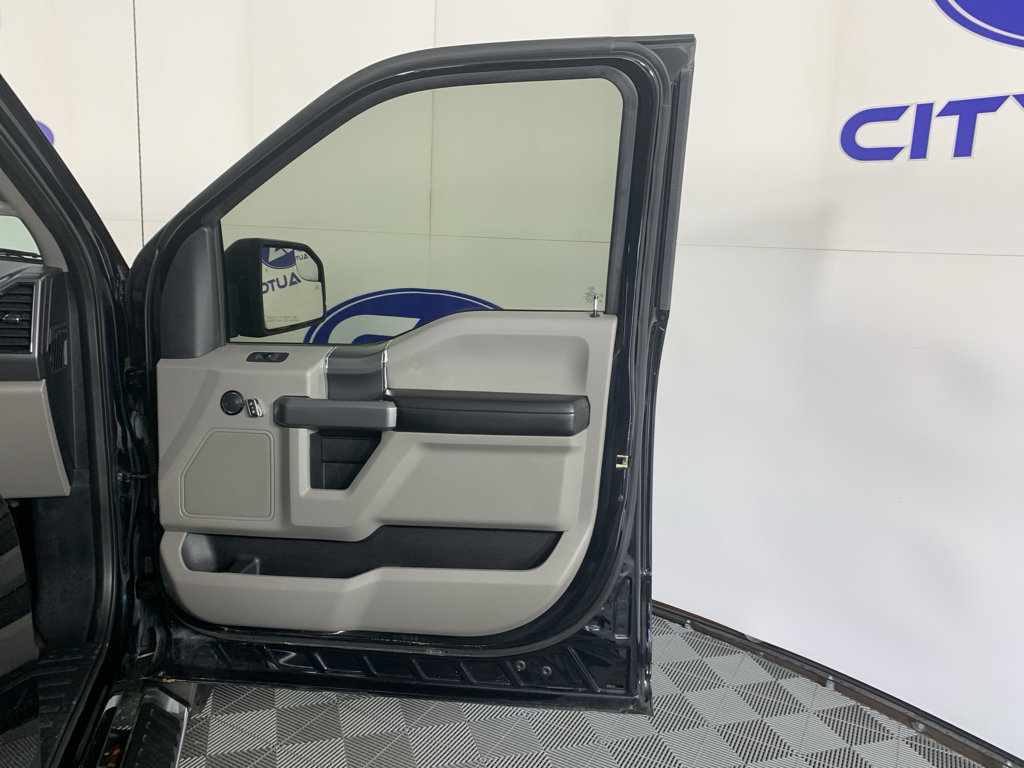 Used 2018 Ford F150 XLT w/ Equipment Group 302A Luxury AWD/4WD image 38