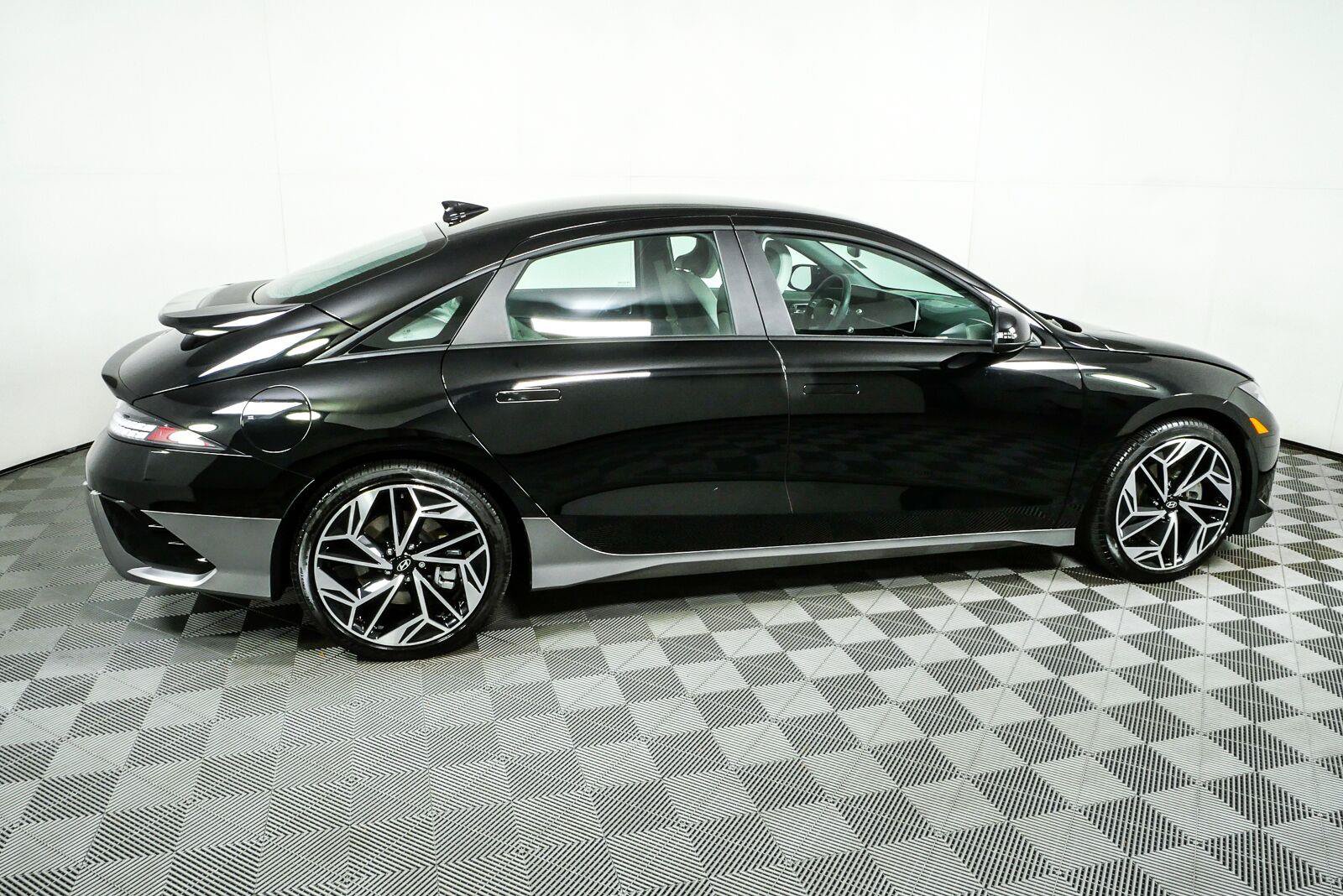 Used 2023 Hyundai Ioniq 6 SEL w/ Cargo Package RWD image 2