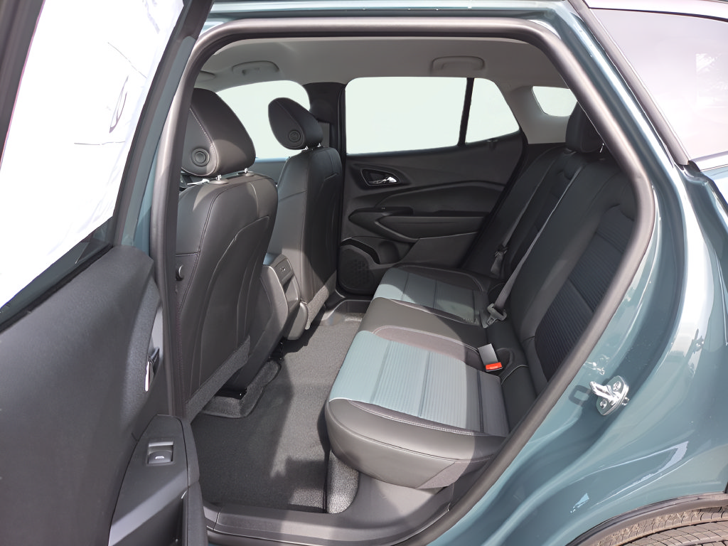 New 2026 Chevrolet Trax LT w/ LT Convenience Package FWD image 19